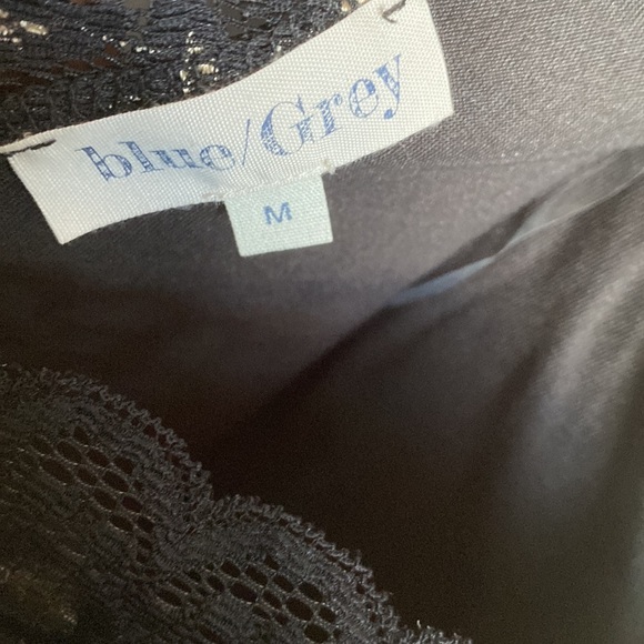 Blue/Grey Black Short-sleeve tee with v laced back, Size M, NWT - Picture 4 of 9